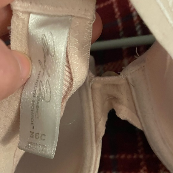 2 Marilyn Monroe bra’s - Picture 12 of 12